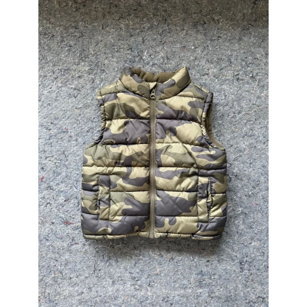Crazy 8 Kids Camo Puffer Vest Size 2T Green Fleece Lined Full Zip